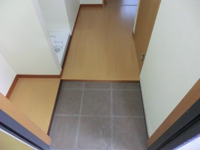 神戸市中央区元町通４丁目の賃貸マンションの玄関
