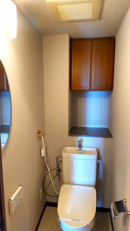 芦屋市松ノ内町の賃貸マンションのトイレ