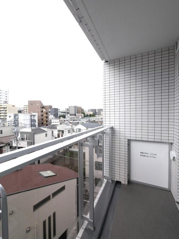 PREMIUMCUBE池袋本町のバルコニー