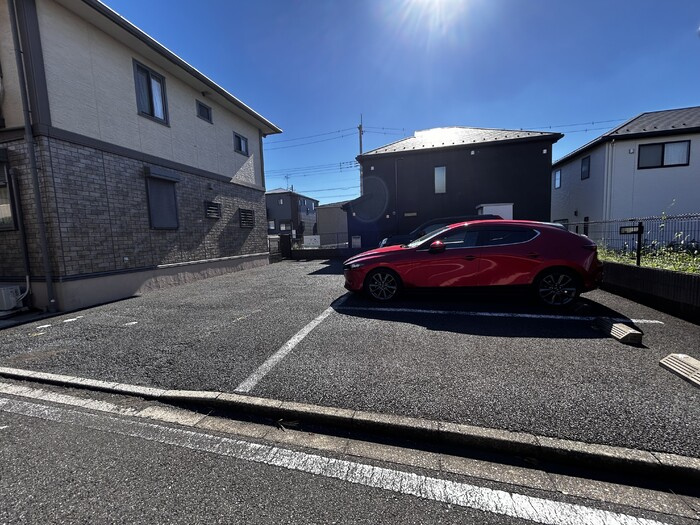 リヴェールの駐車場