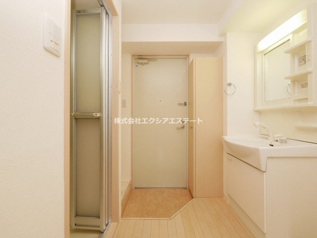 グランエクラ岸里の玄関