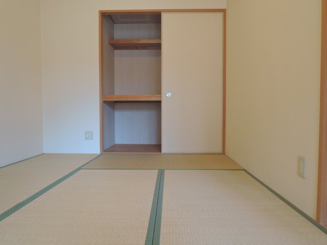 クレストフォートの居間・リビング