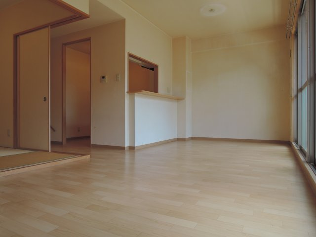 クレストフォートの居間・リビング