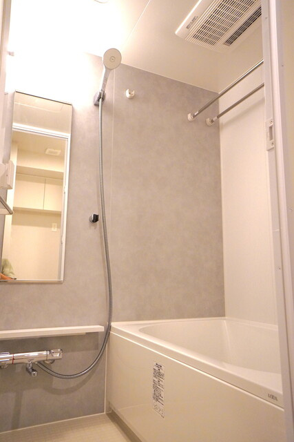 Ｊ．ＧＲＡＮ　Ｃｏｕｒｔ　品川西大井ＥＡＳＴの浴室|※写真は同タイプ住戸です。