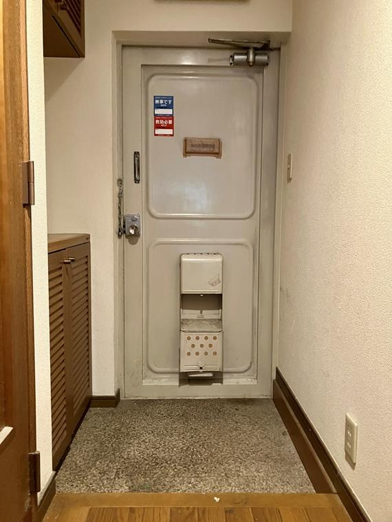 麻布十番中央マンションの玄関