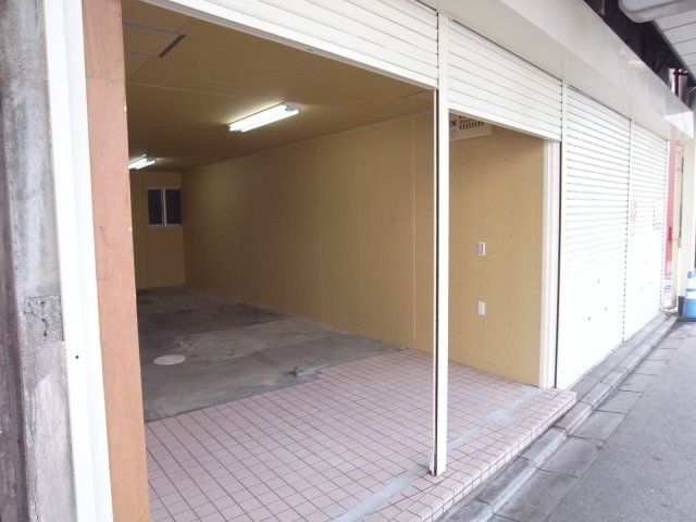 豊中市服部西町２丁目の店舗事務所
