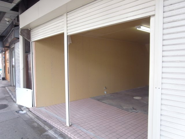 豊中市服部西町２丁目の店舗事務所