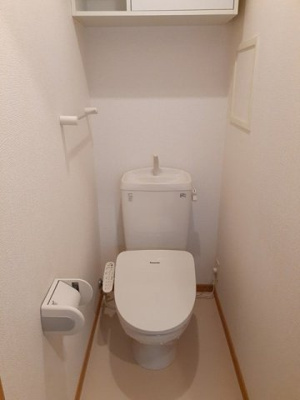 【トイレ】 | Ｓ．ブローテ | 清潔感のあるトイレです
