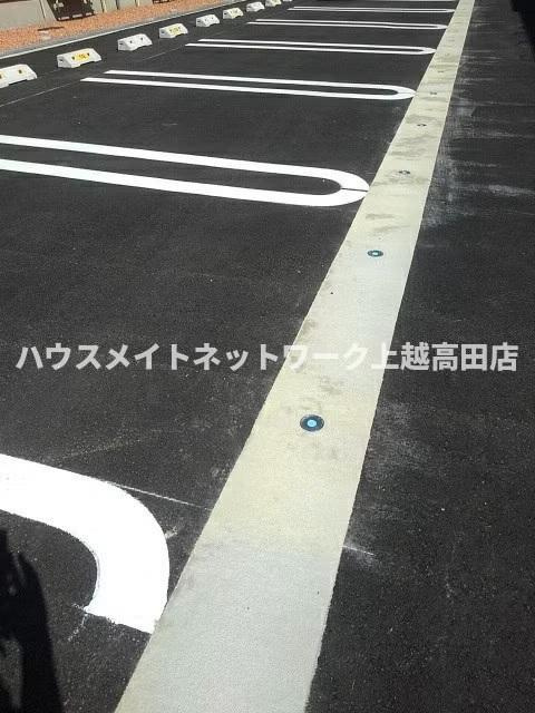 メルティー・アイⅣ　Ｂの駐車場|消雪付駐車場