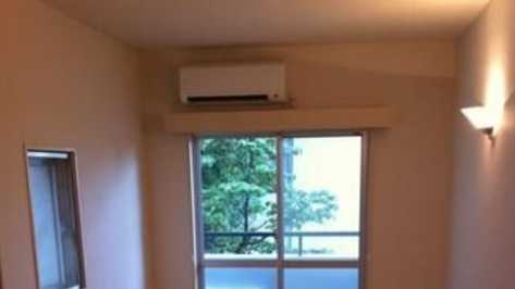 パークハイム桜新町　閑静な住宅街　南東角部屋　管理人巡回の居間・リビング