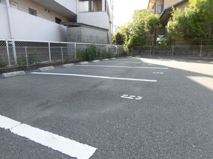 セジュール合川南 B棟の駐車場|駐車スペースもあります☆