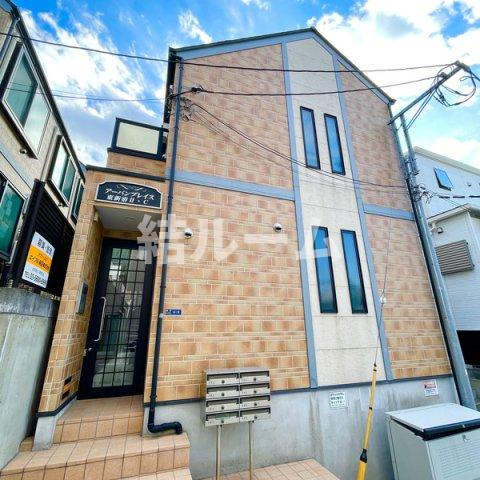 新宿区新宿７丁目のアパートの外観