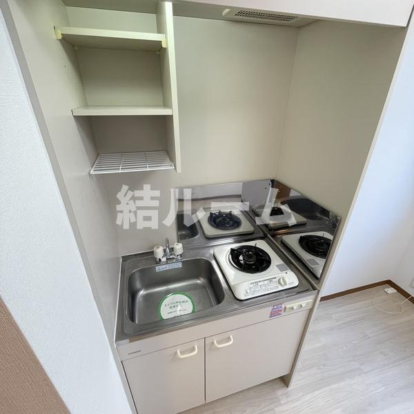 新宿区新宿７丁目のアパートのキッチン