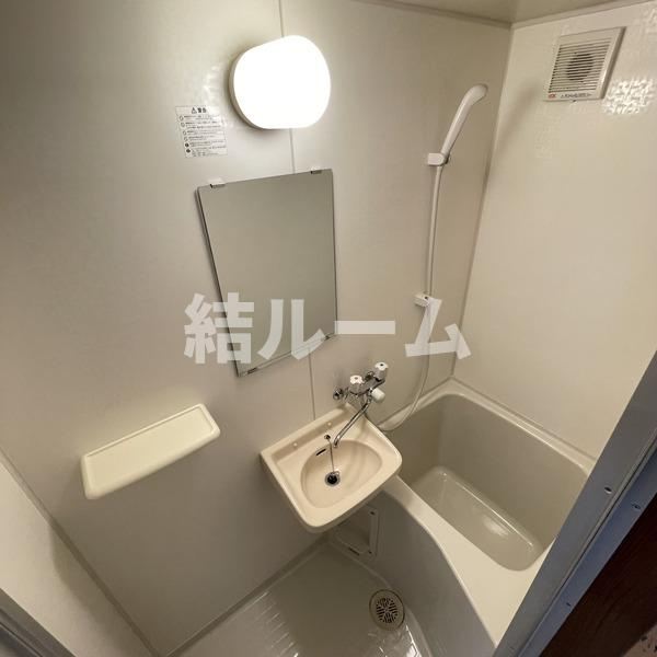 新宿区新宿７丁目のアパートの浴室