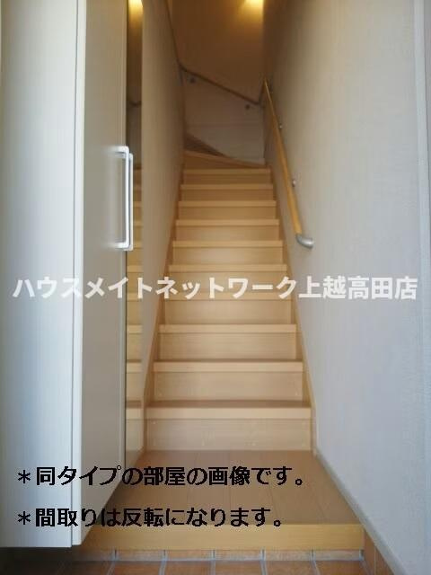 ビレッジケイツＹの玄関|玄関（参考同室タイプ反転室内写真）