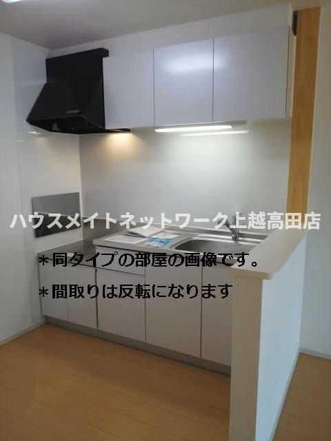 ビレッジケイツＹのキッチン|キッチン（参考同室タイプ反転室内写真）