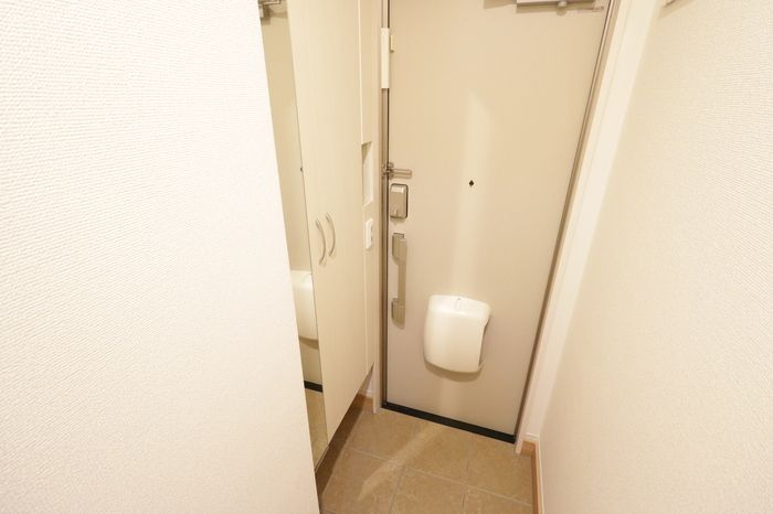 にゅうまごびれっじⅢ　A棟の玄関