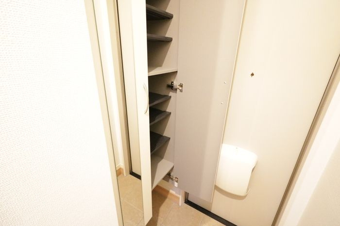 にゅうまごびれっじⅢ　A棟の玄関