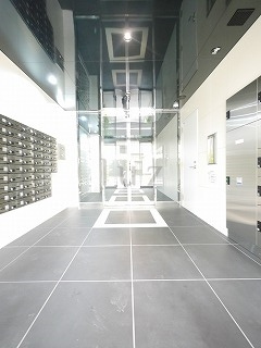ジェノヴィア川崎駅グリーンヴェールのエントランス