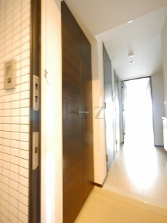 ジェノヴィア川崎駅グリーンヴェールの玄関