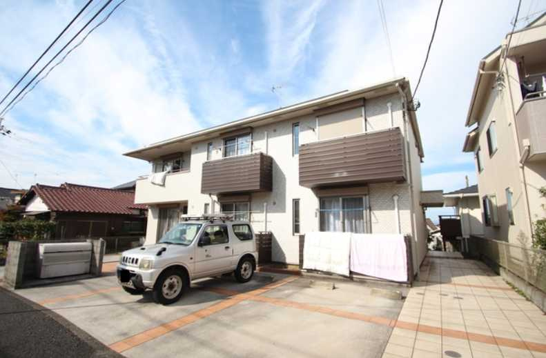 フローレンス横浜の駐車場