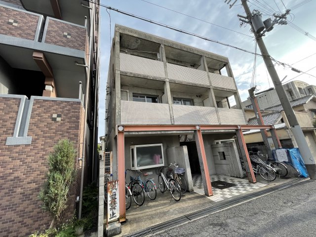 コルナス八戸ノ里の外観