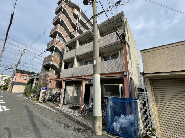 コルナス八戸ノ里の外観