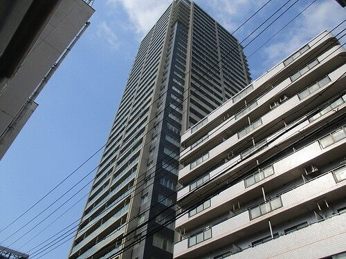 レジデンス梅田ローレルタワーの外観|落ち着いた雰囲気の外観です