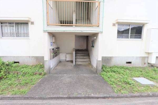ビレッジハウス時津2号棟のエントランス|建物の内部です