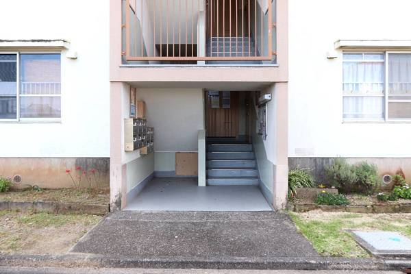 ビレッジハウス琴海2号棟のエントランス|ゆとりのあるエントランスです