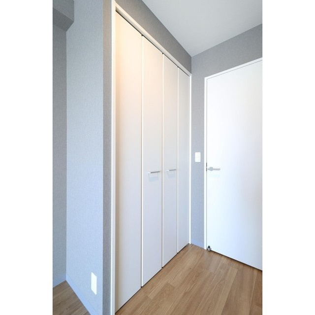 BROAD 新うめきたRESIDENCEの収納|こまごまとしたものを収納できそうですね