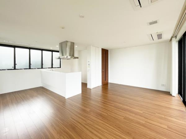 Ｂｒｉｌｌｉａ　ｉｓｔ　中野セントラルパークの居間・リビング|こちらの居間で趣味の時間をお楽しみください