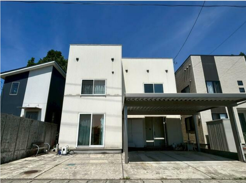 秋田市新屋比内町　中古