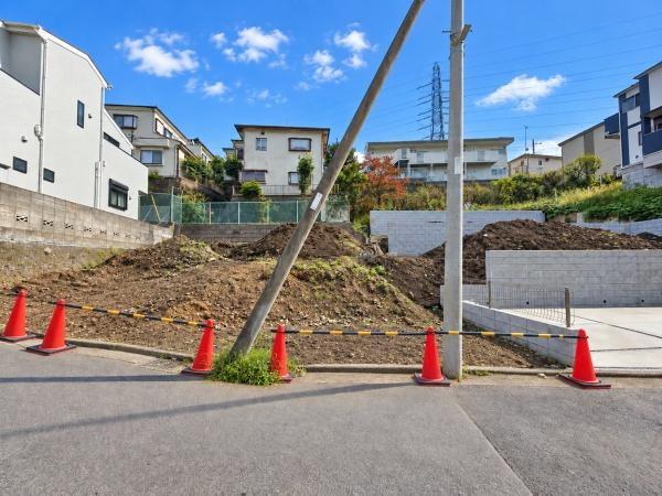 横浜市港北区篠原西町の新築一戸建の前面道路含む現地写真|現在建築中の為、同仕様物件のご案内をさせて頂きます。
お車でご自宅まで送迎承ります。