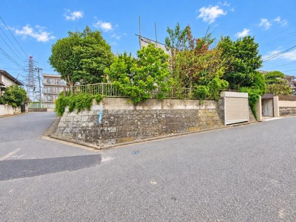 横浜市瀬谷区阿久和東２丁目の新築一戸建の前面道路含む現地写真|周辺物件、周辺環境も合わせてご案内可能です！
お気軽にお問い合わせください。