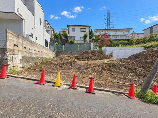 横浜市港北区篠原西町の新築一戸建の前面道路含む現地写真|陽当りの良さ、住環境を現地にてご確認下さい！
周辺環境も合わせてご案内させていただきます！