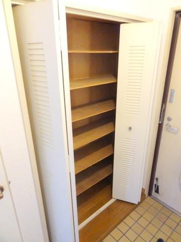 平和マンションの収納