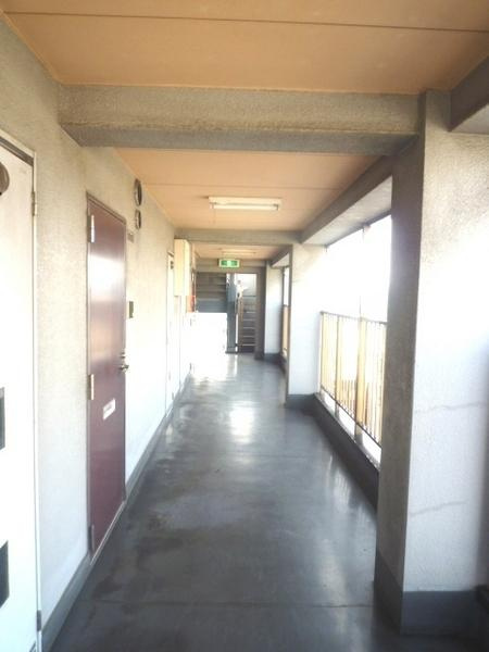 平和マンションのエントランス|★共有廊下です★