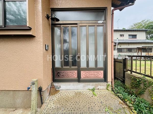 富里市七栄の中古一戸建の玄関