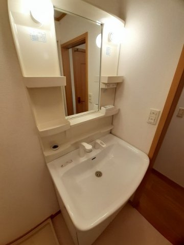 クレールふしのの洗面所|ゆったりとスペースのある洗面所