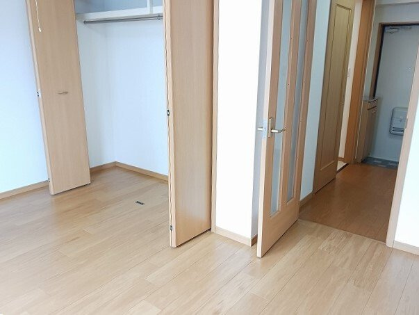 ストーンブリッジ名駅の内装|明るい室内です