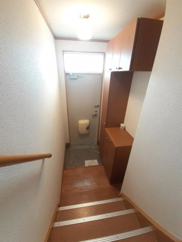 メロウパヒューム蘭の玄関|収納もある玄関です