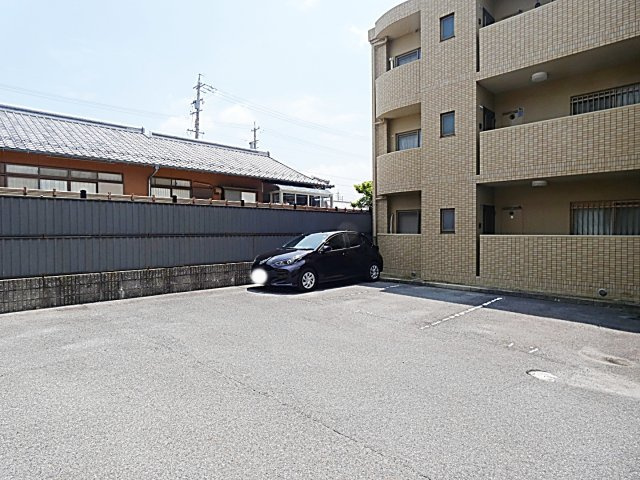 クレールの駐車場