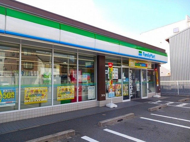 エレガンス牛立の周辺|ファミリーマートまで500m
