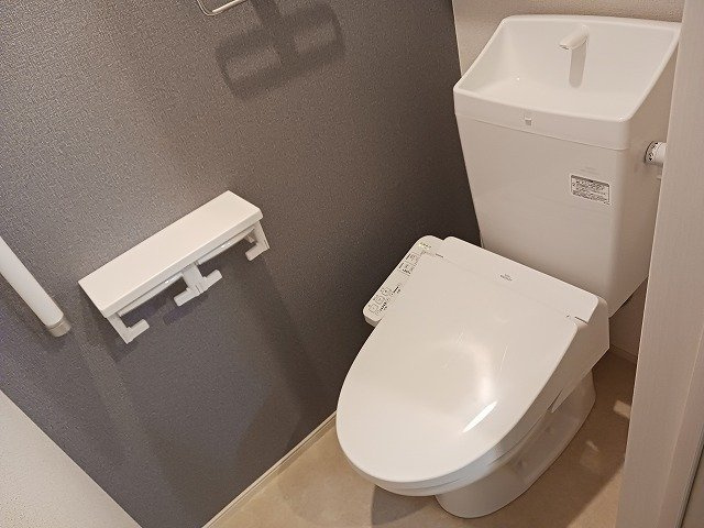 ルチェンテⅡのトイレ|ゆったりとした空間のトイレです