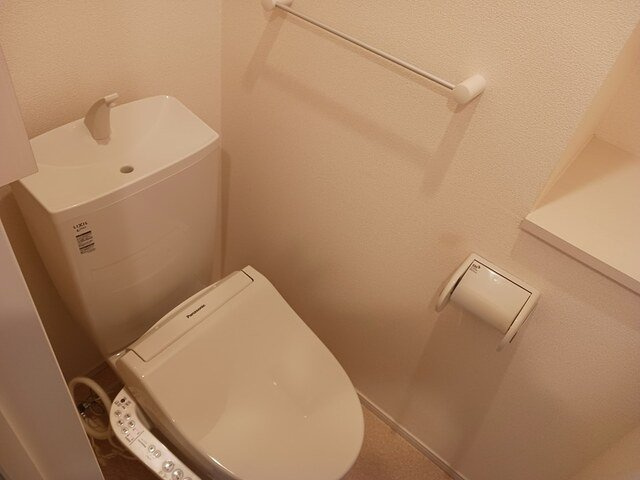 イセソラージュ　Ｄのトイレ|落ち着いた色調のトイレです