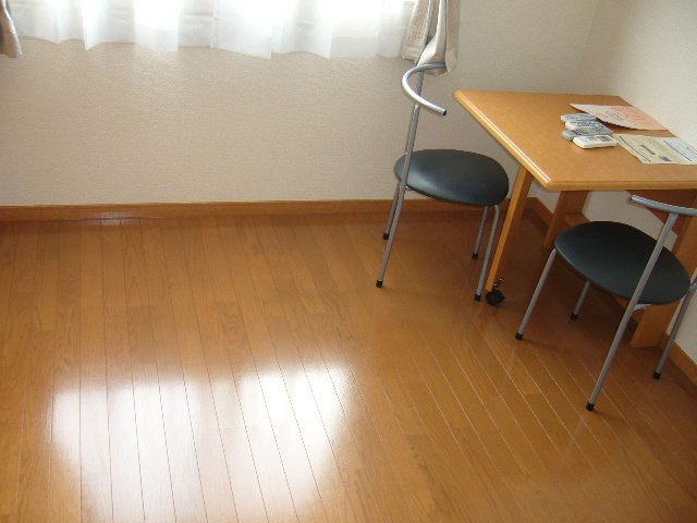 レオパレス有の居間・リビング|こちらのリビングで趣味の時間をお楽しみください