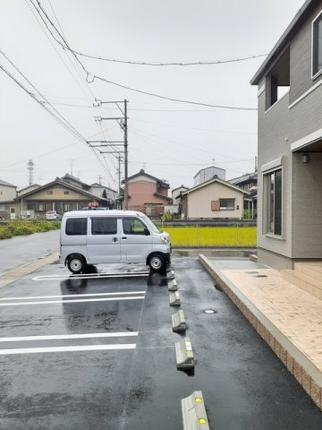 イ・ラヴィエ　Ａの駐車場|駐車スペースもあります