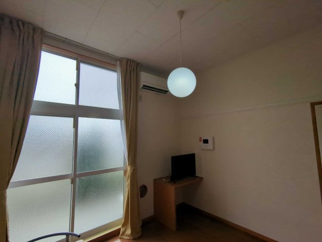 レオパレスシェル壱番館の居間・リビング|使いやすい居間です