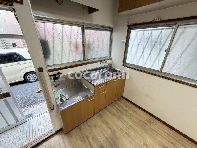 池田旭町貸家のキッチン